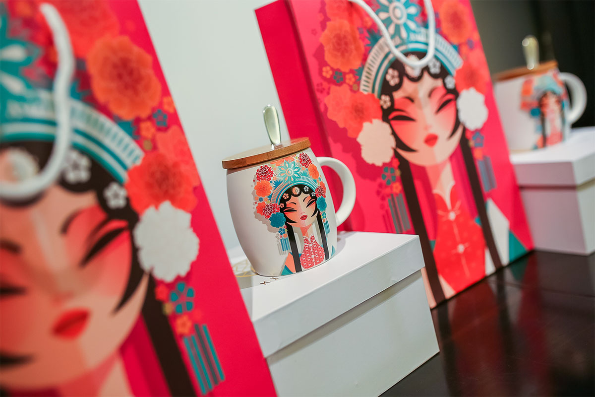 ”尋花吻茶“品牌代言簽約儀式 ”尋花吻茶“品牌代言簽約儀式